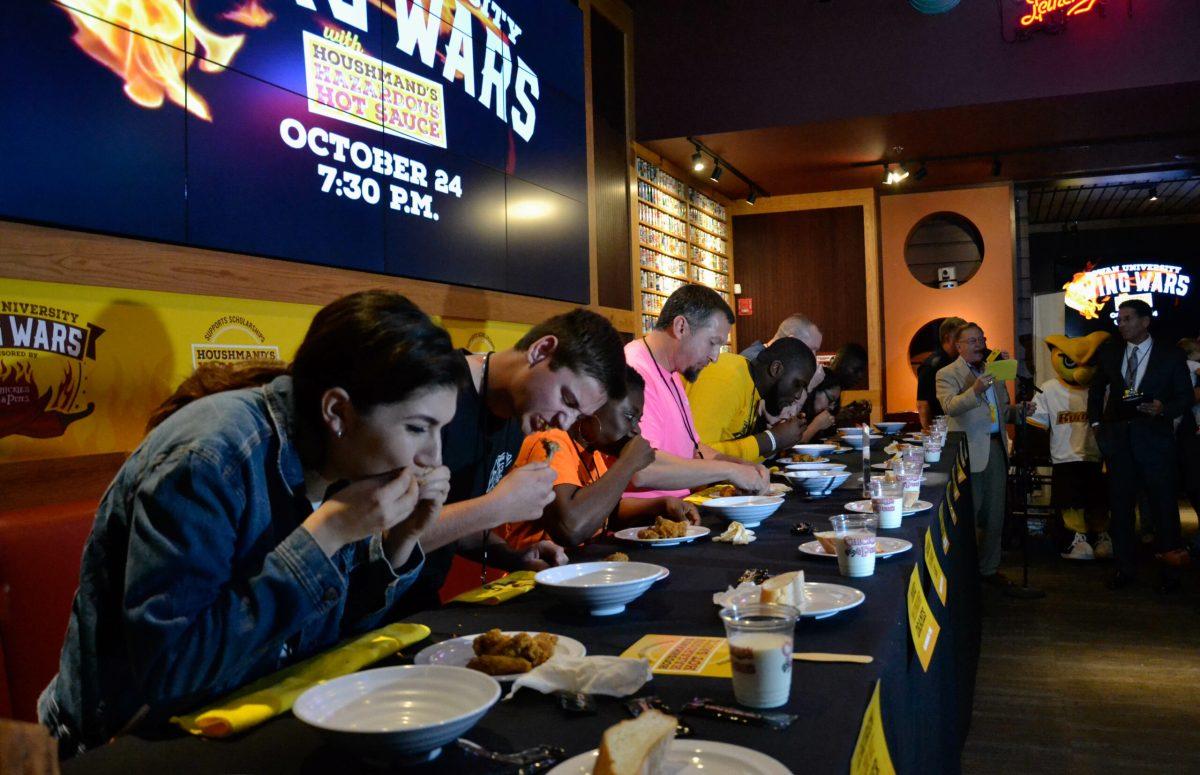 Contestants chow down on hot wings at Rowan University’s Wing Wars at Chickie’s and Pete’s on October 24th, 2017. -Photo Editor/Nicole Mingo