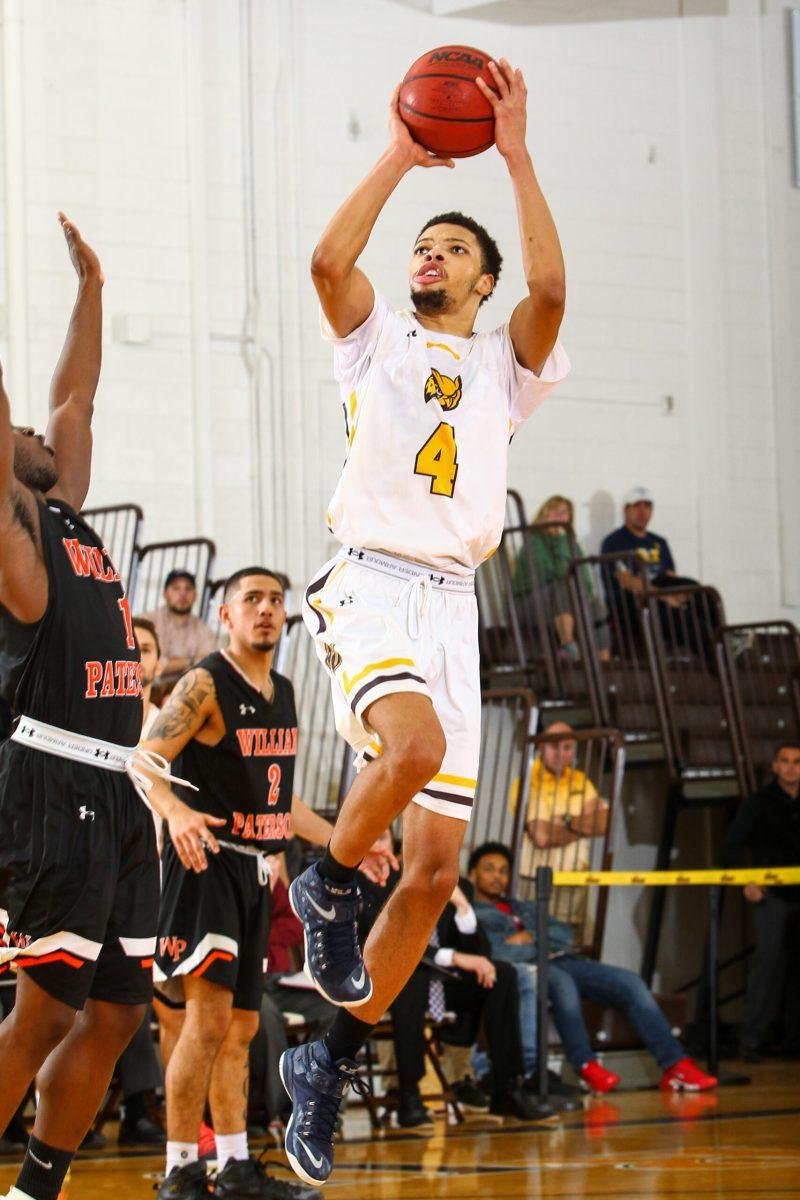 Rowan guard Ramon Wright goes for a floater against William Paterson University earlier this season. Photo courtesy of Sports Information. 