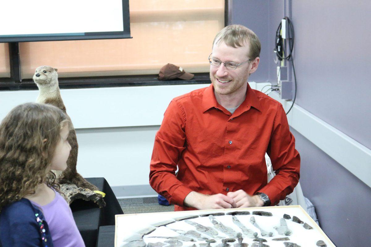 Geology Professor Paul Ullmann describing the fossil park’s recent sea turtle find. Staff Writer / Alexander Heller