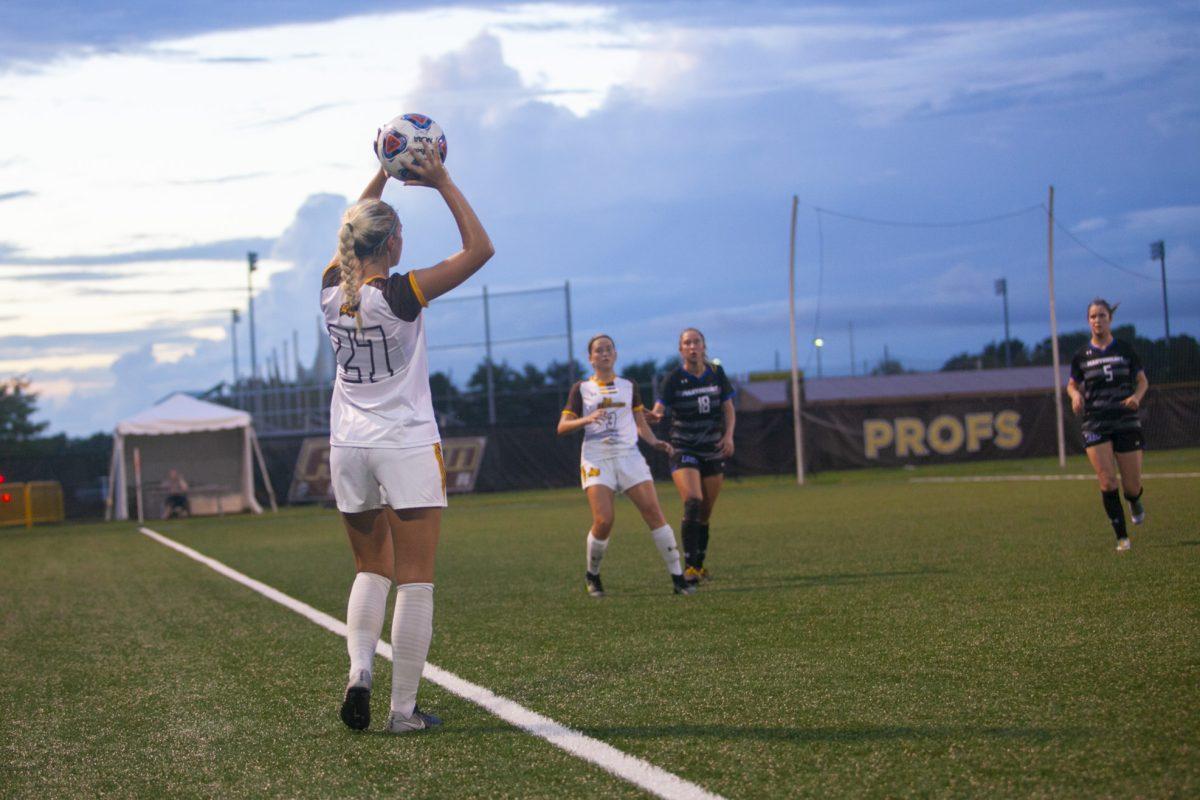 Casey Lubonski throwing the ball in during a game last season. Photo / Multimedia Editor Dyone Payne