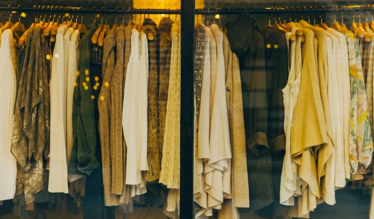 Experts discuss how sustainable fashion can reduce environmental damage caused by clothing waste. - Photo via Pixabay.com