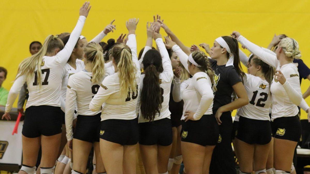 Rowan volleyball breaking a huddle. The team would go 3-0 this weekend at the Rowan Quad tournament. - Photo / Rowan Athletics