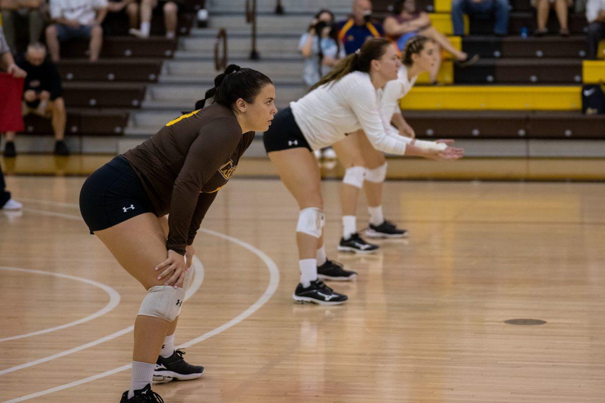 Rowan's Simone Sparano, Natalie Ogden and Brianna Newson before a serve earlier this month. Sparano would record her 1000th dig in her college career against Ramapo. Thursday, Oct. 15, 2021. - Staff Photographer / Joey Nicolo