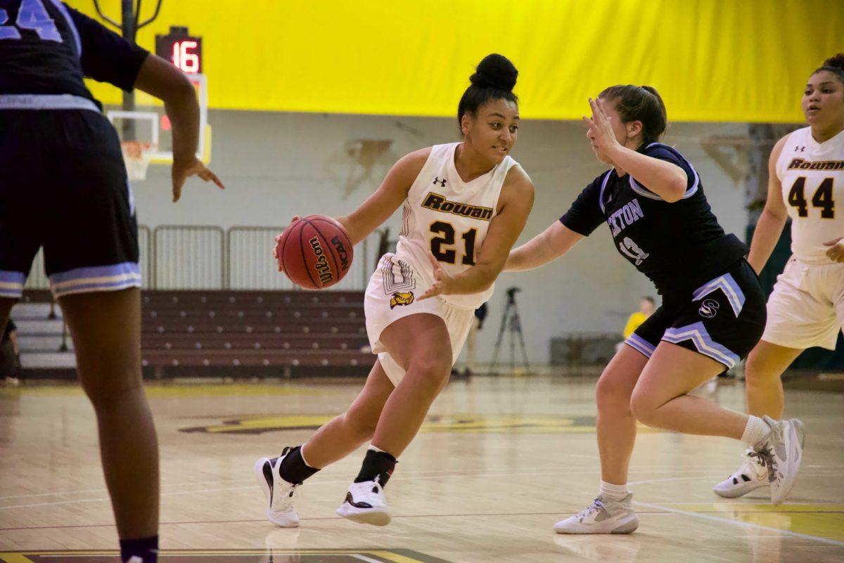 Rowan's Nicole Mallard driving to the basket. Mallard would score nine points in their Wednesday night victory over Stockton. Wednesday, Dec. 1, 2021. - Multimedia Editor / Nick Feldman