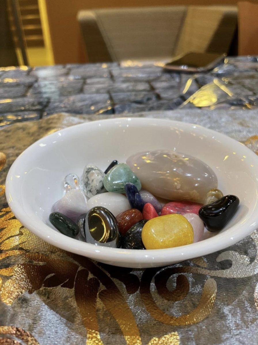 RAH and the Spiritualistic Study Club hosted RAHnissance. The event had a number of spiritualistic elements, including healing crystals. - Features Intern / Jack Trabucco