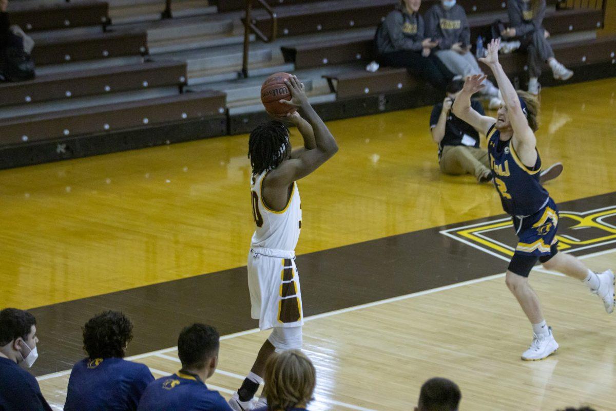 Josh Wright taking a corner shot. Wright has been a key part of Rowan's men's basketball team off the bench. Wednesday, Jan. 19, 2022. - Multimedia Editor / Lee Kotzen