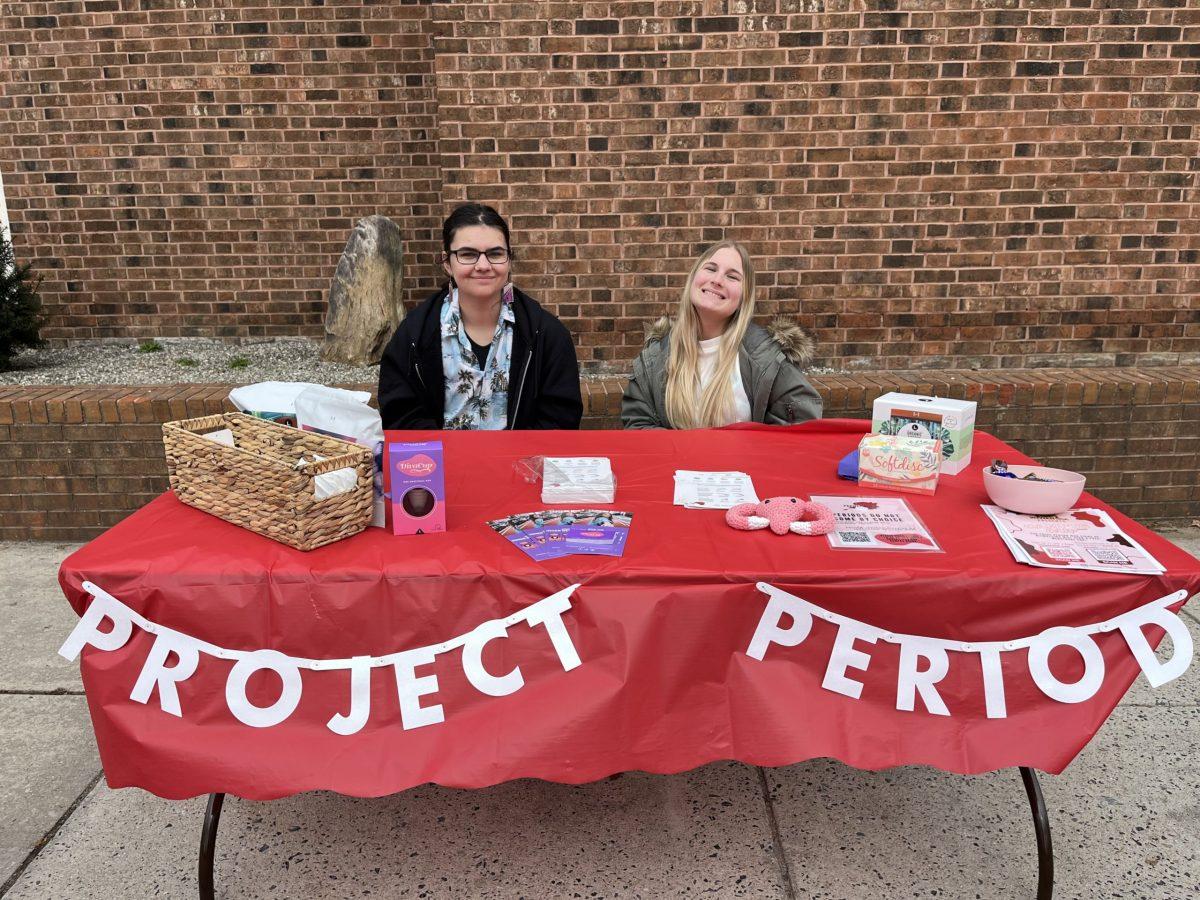 Kelsey Endicott (left) and Alexis Davis (right.) -Photo via / Victoria Schriver-McGivern.
