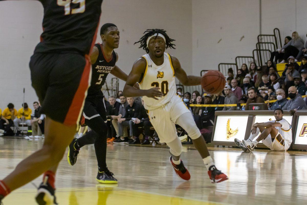 Josh Wright driving to the basket. Wright has been a key factor off the bench for Rowan during this postseason run. February 24, 2022. - Multimedia Editor / Lee Kotzen