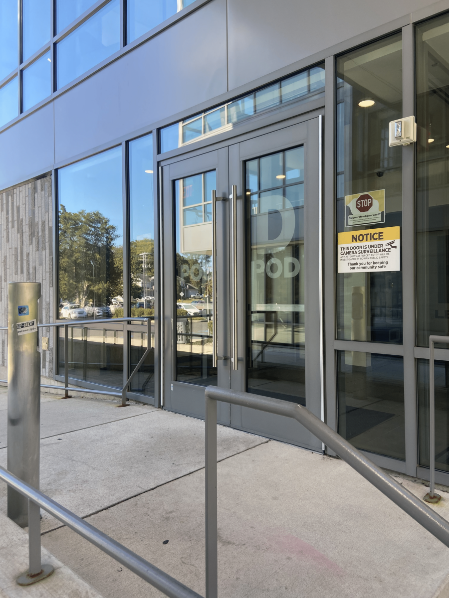 One of the entrances of Holly Pointe Commons. Staff Writer / Elena Laughton