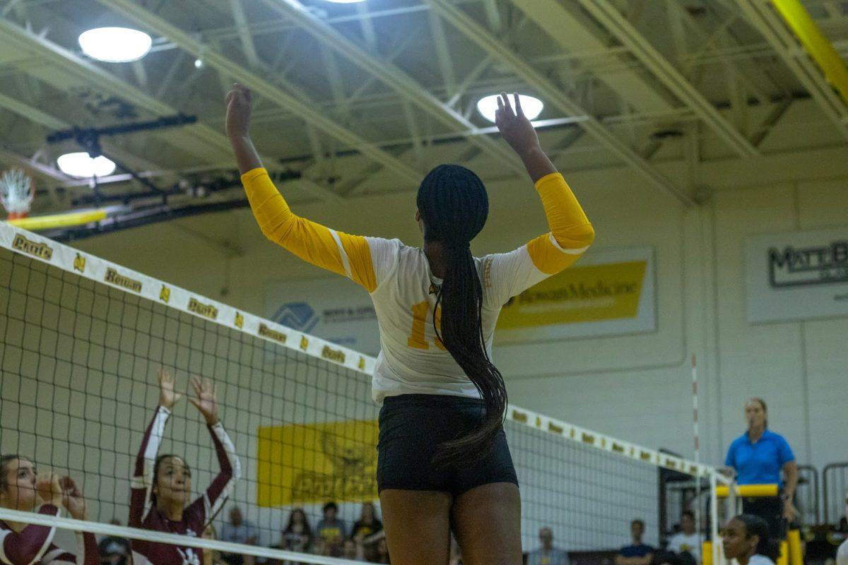 Jena Kaul goes for a kill. Kaul recorded nine kills in Rowan's 3-2 victory over Stockton on Tuesday night. Tuesday, Sept. 6, 2022 - Multimedia Editor / Lee Kotzen