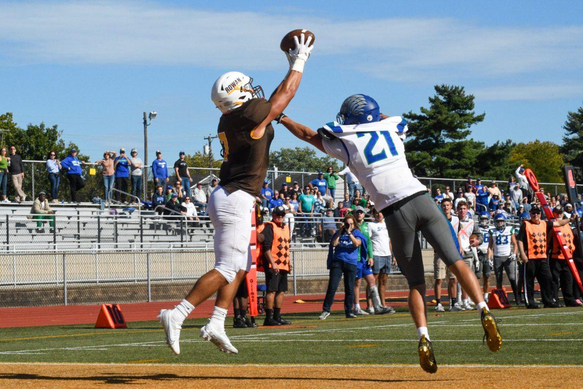 John Maldonado makes a touchdown catch. Maldonado played in his last career game this past weekend. Saturday, Sept. 24, 2022. - Staff Photographer / Tyrese Williams