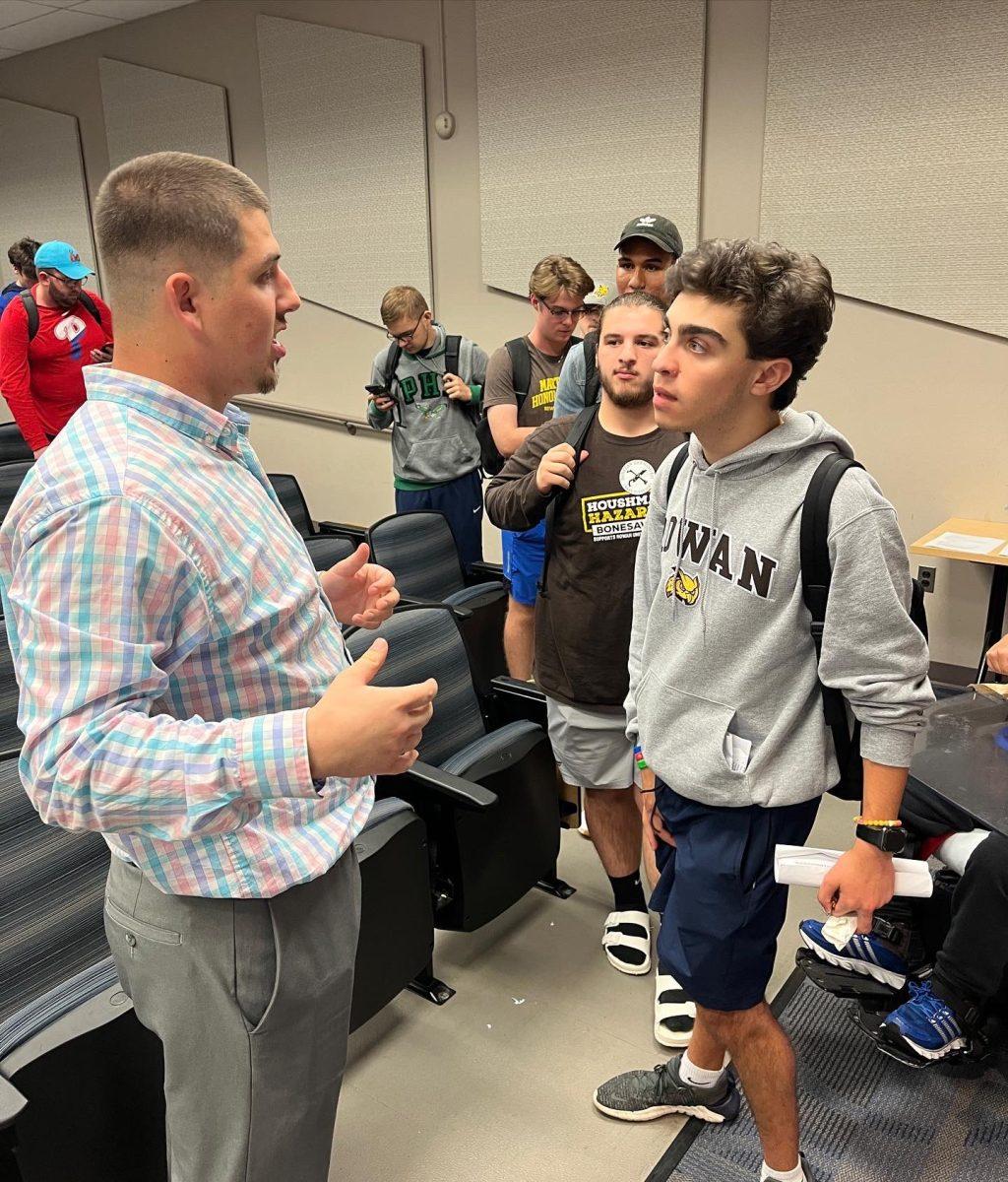 Kevin Emmons talks to freshman Sam Prince following his discussion at "Pizza with the Pros." - Photo  / @RowanSportsCAM on Twitter