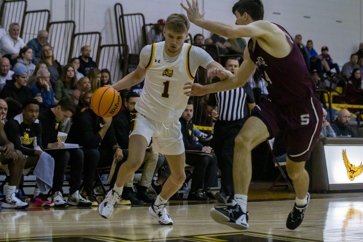 Andrew Seager drives to the basket. Seager led the team in points against William Paterson. Tuesday, Nov. 8, 2022. - Multimedia Editor / Lee Kotzen