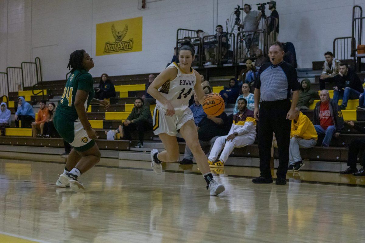 Danielle McCurdy drives to the basket. McCurdy is a new addition to the Rowan women's basketball team for the 2022-23 season. Wednesday, Jan. 4, 2023. - Multimedia Editor / Lee Kotzen