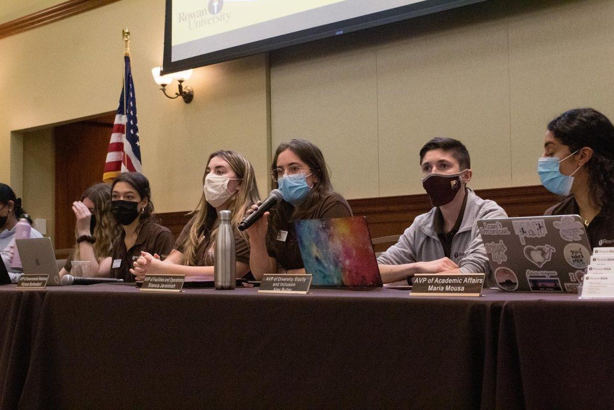 Assistant vice presidents of the 2022 SGA board talk to senate at a meeting. - Photo via Rowan University Student Government