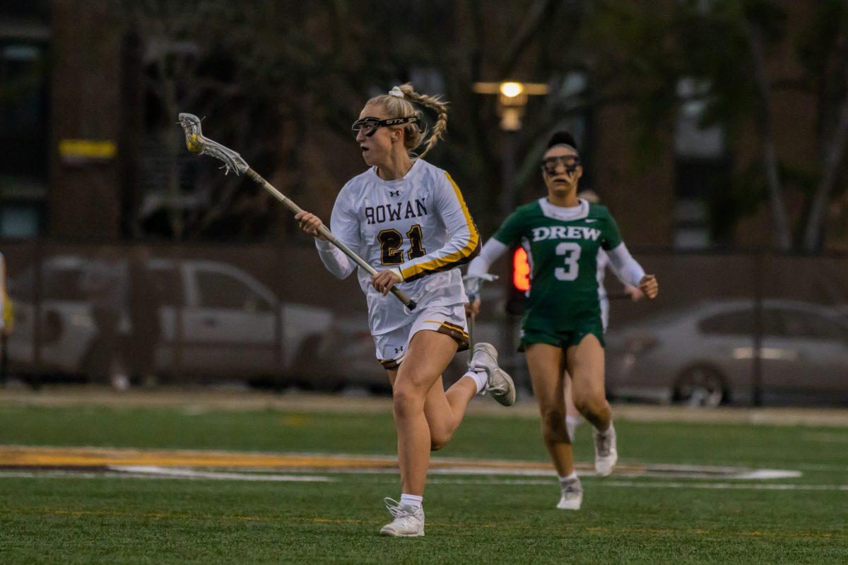 Hannah Lombardo cradles the ball. Lombardo is one of the team's captains. Wednesday, March 1, 2023. - Multimedia Editor / Lee Kotzen