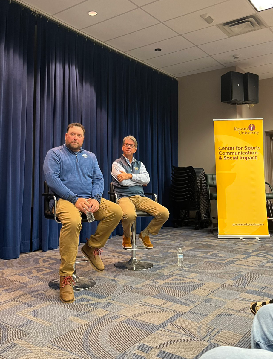 David Didinger and J.R. Aguila speaking to students at Pizza With The Pros. - Photo via @RowanSportsCAM on X, formerly known as Twitter. 