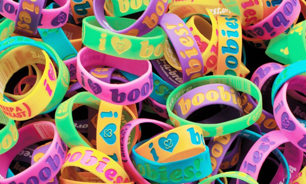 The "i heart boobies!" bracelets in question. - photo via keep-a-breast.org