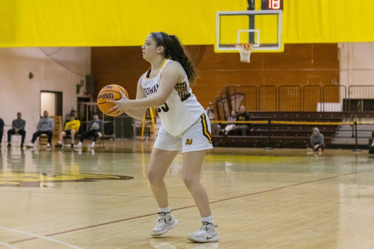 Jess McLaughlin gets ready to shoot a three. McLaughlin recorded eight points and five assists in the loss against Stockton. - Wednesday, Feb. 15, 2023. - Photo via Lee Kotzen