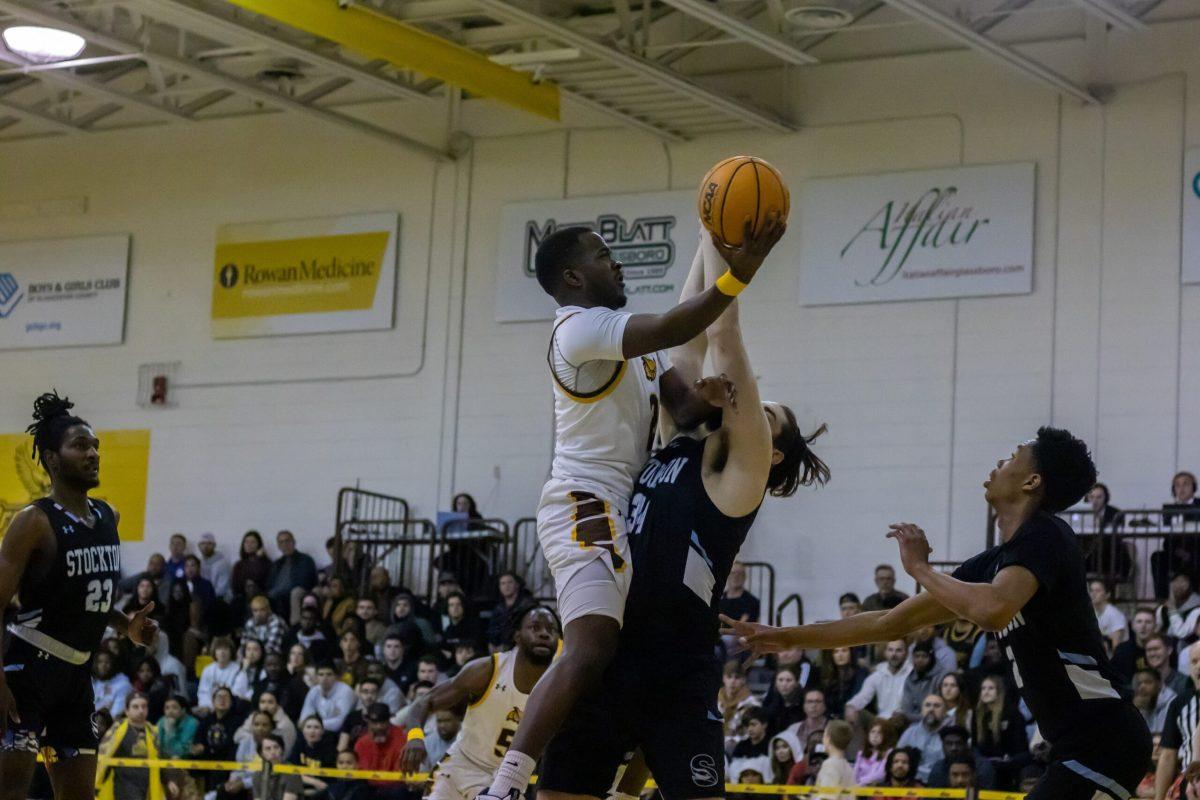 Marcellus Ross goes up for a layup. Ross recorded 18 points in the win. - Friday, Feb. 24, 2023. - Photo via Lee Kotzen