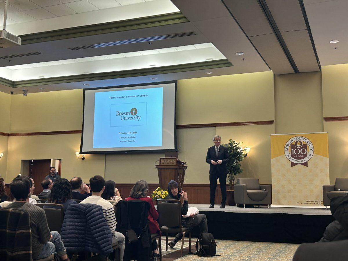 Dr. David MacMillian speaks at the second part of his Centennial Lecture Series on "The Development of Asymmetric Organocatalysis and Metallaphotoredox. - Staff Writer / Maryela Gallardo