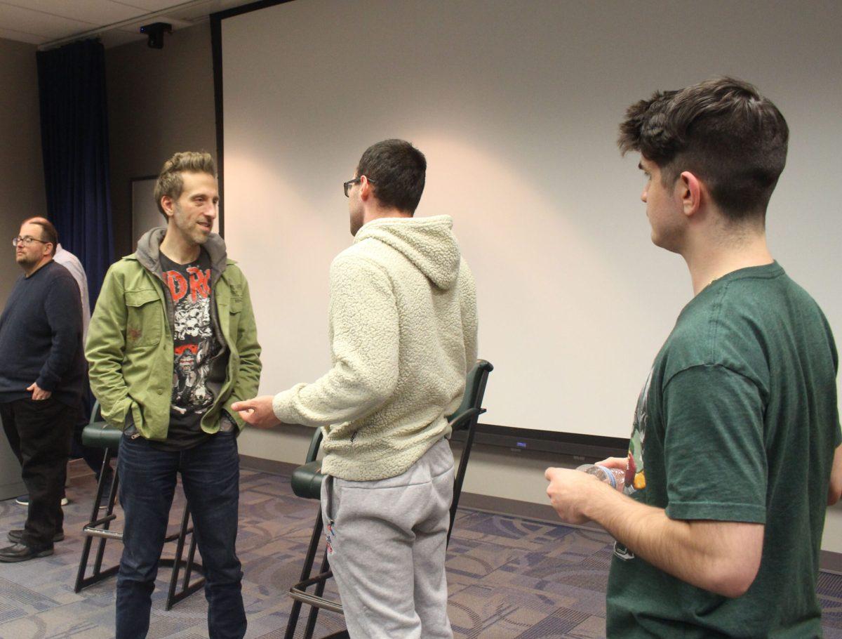 Spike Eskin speaks with students at Pizza with the Pros. - Photo via Grady Stefankiewicz