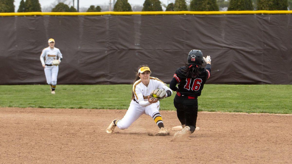 Payton MacNair goes to apply the tag to the runner. MacNair has a .400 batting average and .613 slugging percentage on the season. - Photo via Rowan Athletics