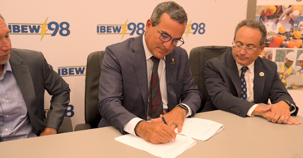 Henry M. Rowan College of Engineering Dean Giuseppe Palmese(Left), IBEW Local 98 President Jim Foy(Middle), and Provost Tony Lowman(Right) sign the agreement. - Photo via Rowan Today