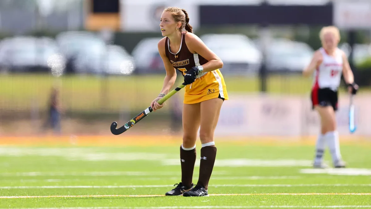 Kylie Elwell waits for the ball. - Photo via Rowan Athletics