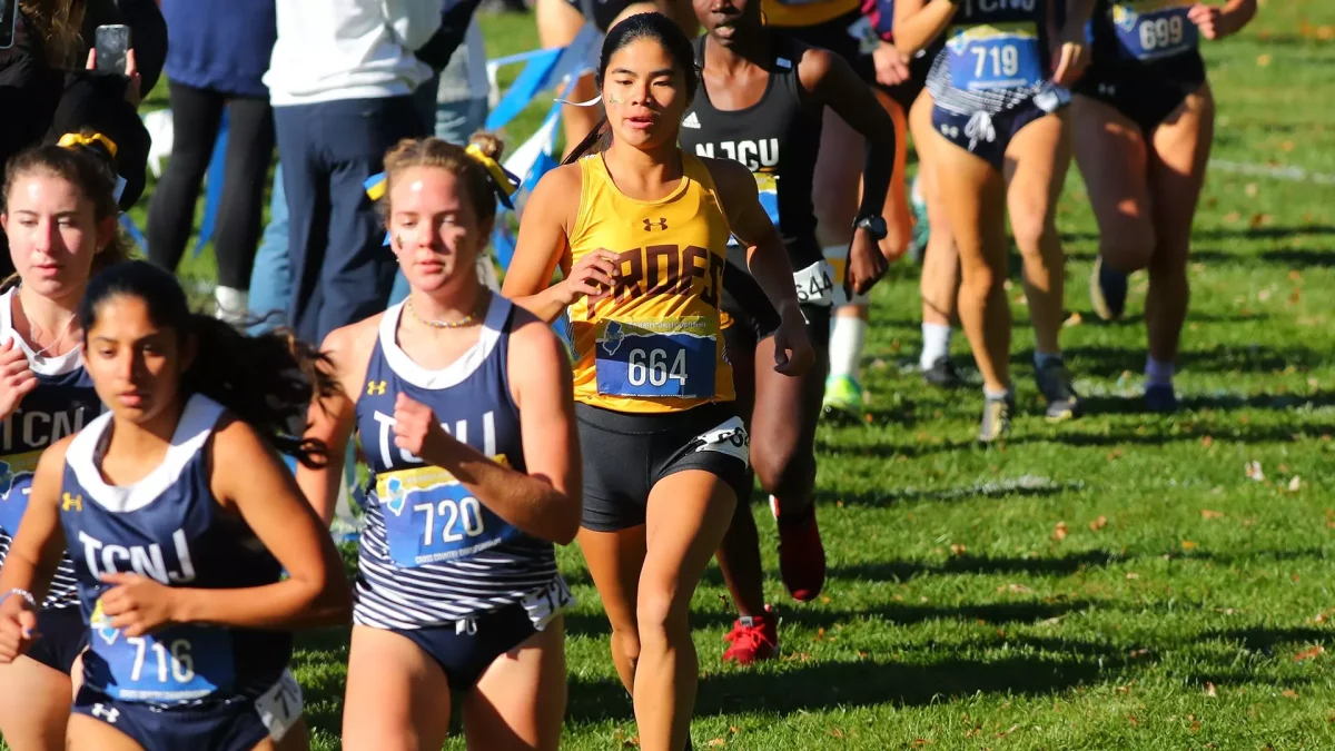 Gabriella Pagano weaving through the competition. The junior placed 14th overall at the Border Battle. - Photo via Rowan Athletics