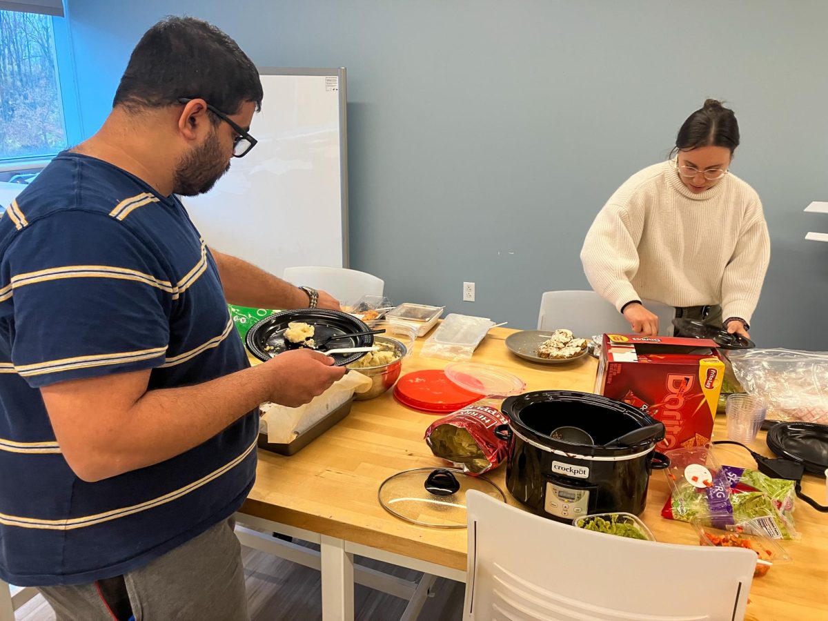 Students serve themselves at the GSA Thanksgiving Potluck. - Staff Writer / Gerasimos Geravasilious