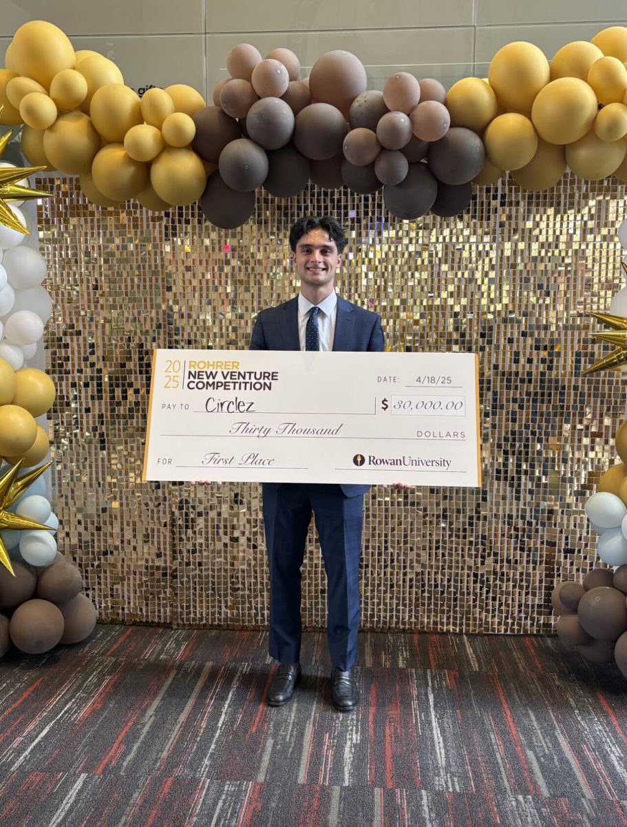 Circlez Co-founder Aiden Tahmazian stands with his $30,000 New Venture winner check. - Photo via Aiden Tahmazian