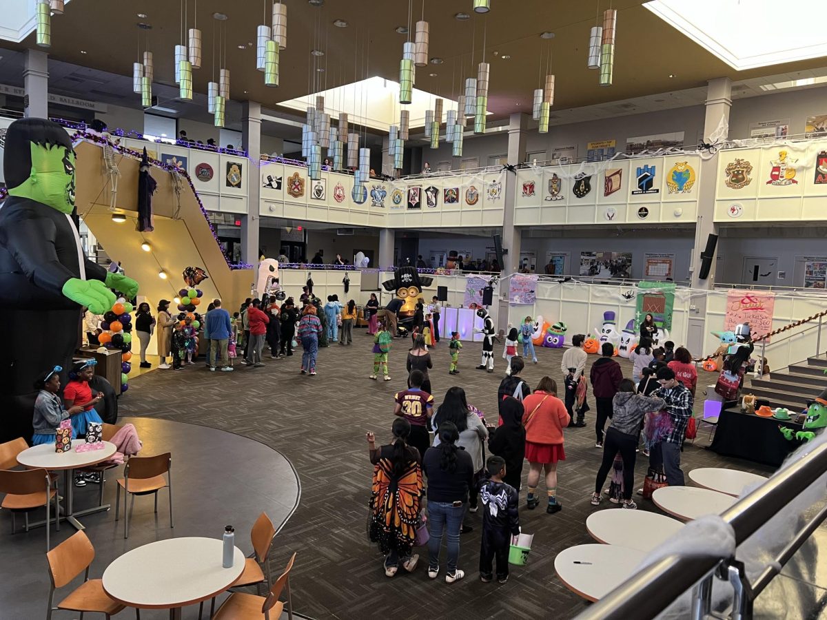 Families gather in the decorated Chamberlain Student Center Pit for different activities. (Contributor / Sofia Graiff)