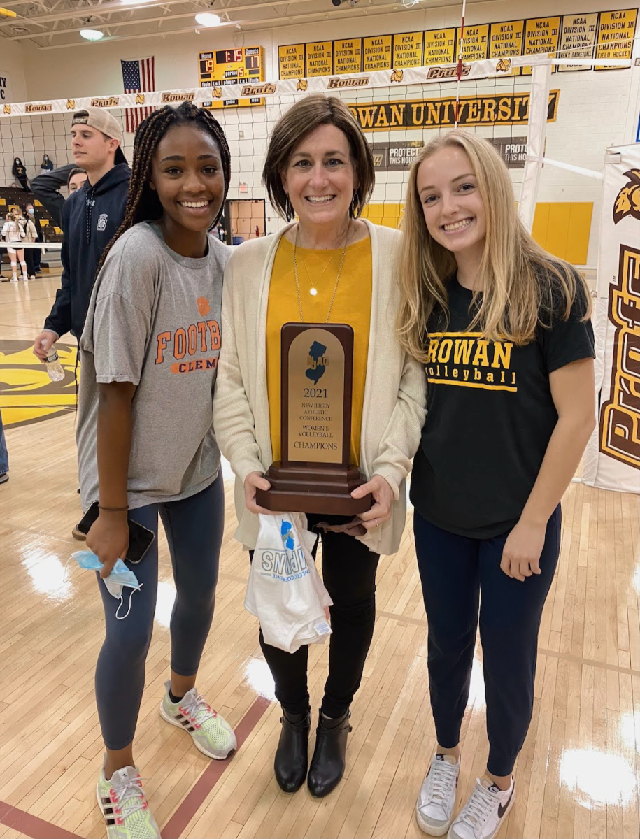 Jena Kaul and Vanessa Hutchinson as high school seniors with Deana Jespersen following her team's 2021 NJAC Championship win. (Vanessa Hutchinson)