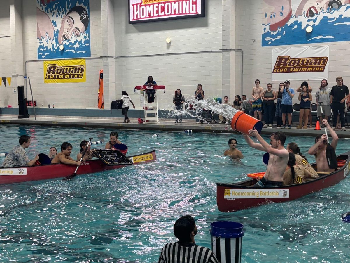 Students participate in the Homecoming Battleship event. (Eric Czerwonka / Staff Writer)