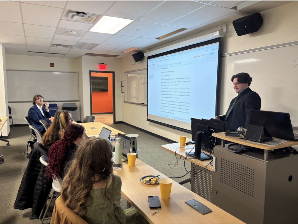The club discussing a piece (Staff Writer / Eric Czerwonka)