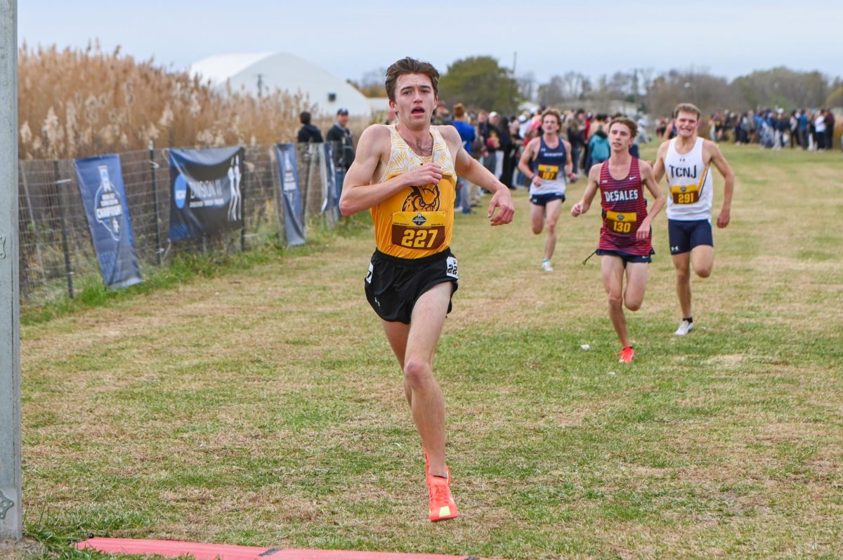 Matthew Conway runs in a race. Conway placed 94th at the NCAA Division III Cross Country Championships. (Sports Photographer / Trevor Miceli)