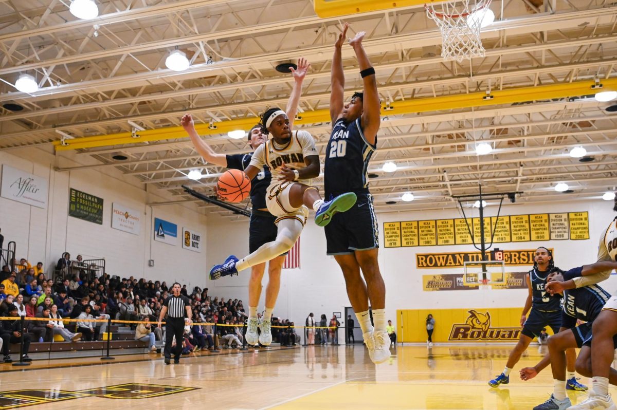 Taz Cantey passes the ball. Cantey finished with 18 points against Kean. Glassboro, N.J. Wednesday, Dec. 10, 2025. (Sports Photographer / Trevor Miceli)