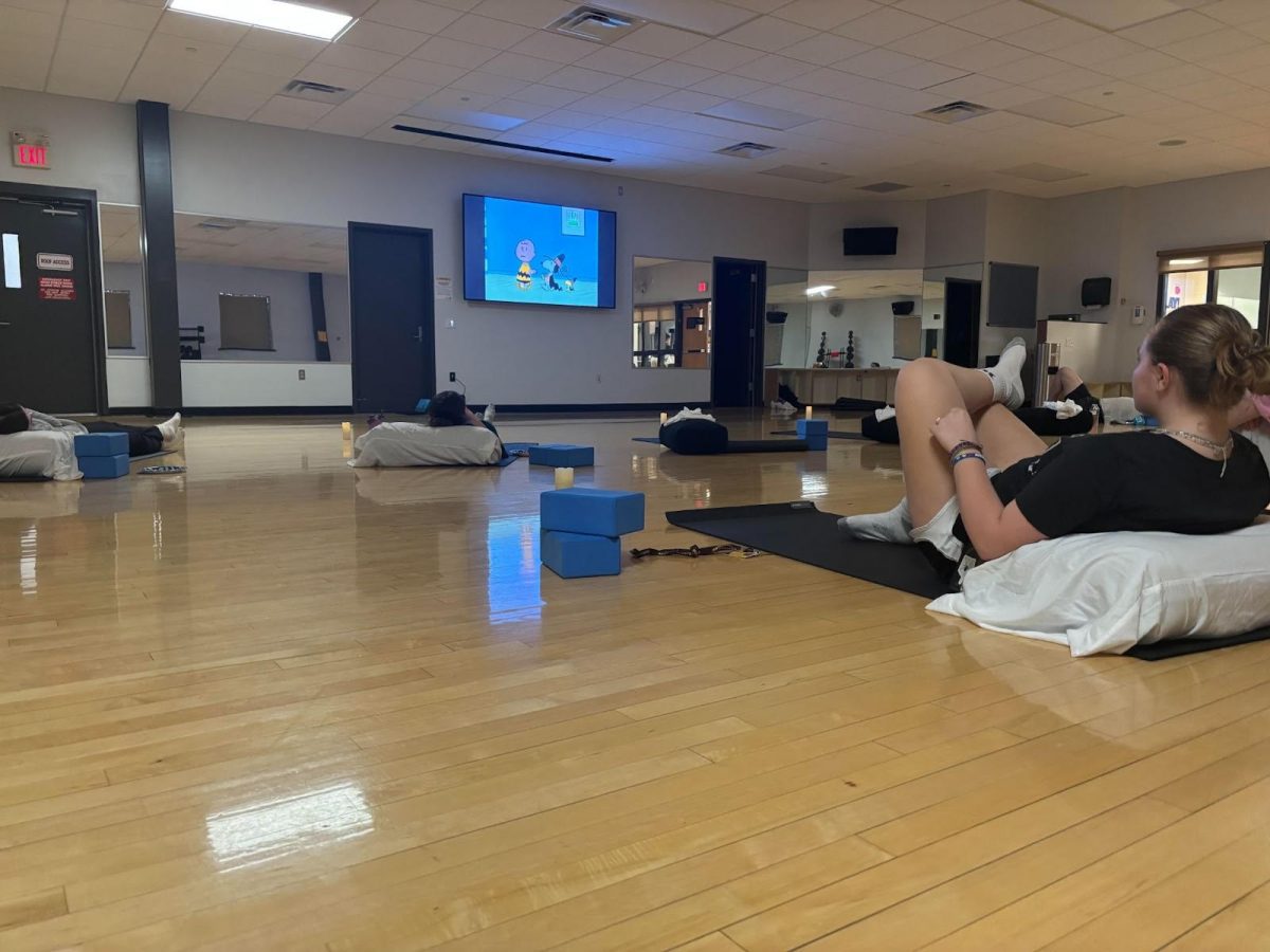 Students in the Group Exercise room watch ‘A Charlie Brown Thanksgiving. (Staff Writer / Eric Czerwonka)