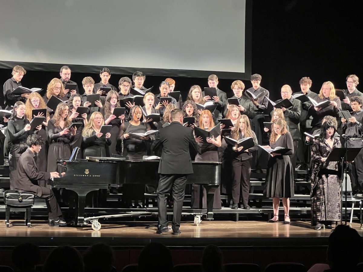 The choir and soloist Amber Miller during Disquieted Prayers (Copy Editor / Sofia Graiff)