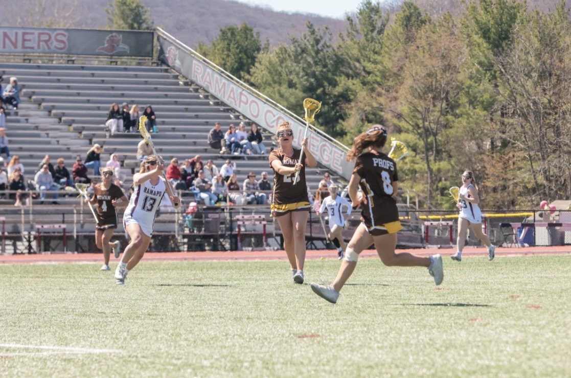 Elaina Corson completes a pass to Sofia Lijo in Rowan’s win at Ramapo. Mahwah, N.J. April 11, 2026 (Sports Beat Writer / Luke Brown)